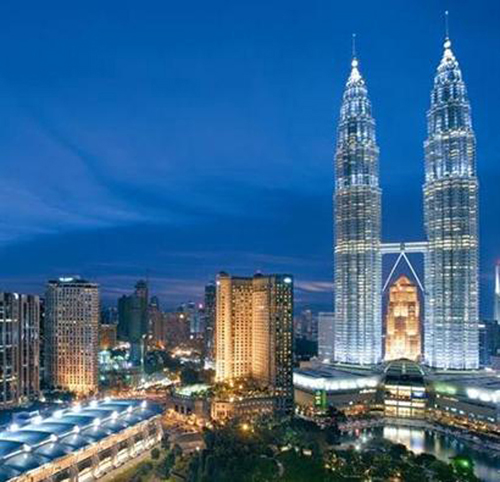 ماليزيا موطن لمئات المهرجانات الملونة